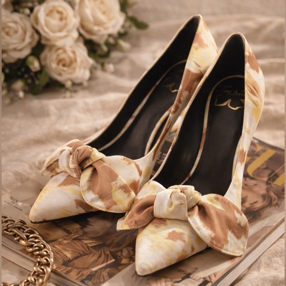 ✨ Ted BakerCream and Tan Oversized Bow PointedHeels | NWT Size 7.5 Romantic